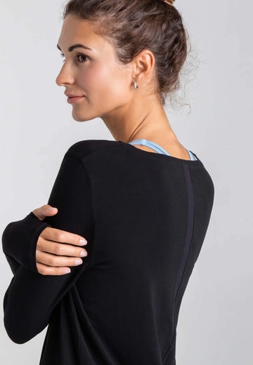 Schwarzes Yoga Shirt mit Daumenlöchern