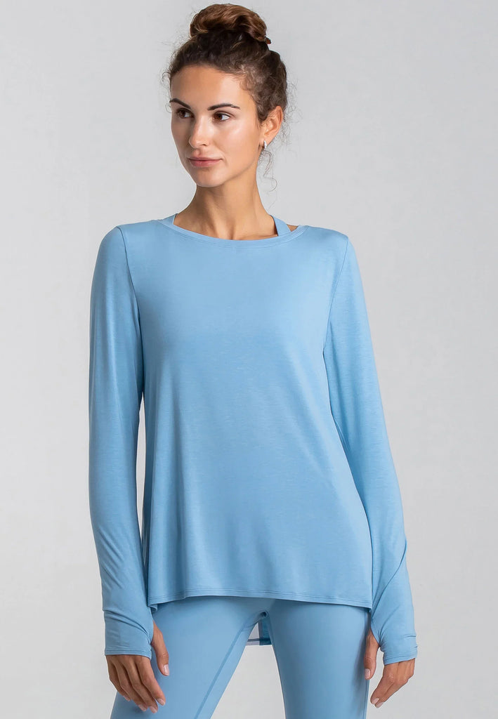 Weiches Yoga Shirt Dusty Baby Blue mit Daumenlöchern